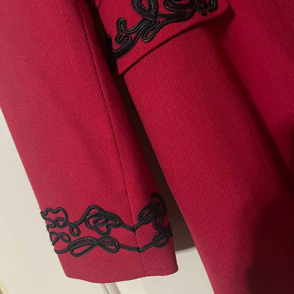Snazzy, jazzy and classic Talbots red blazer with black sartouche trim - Picture 4 of 9